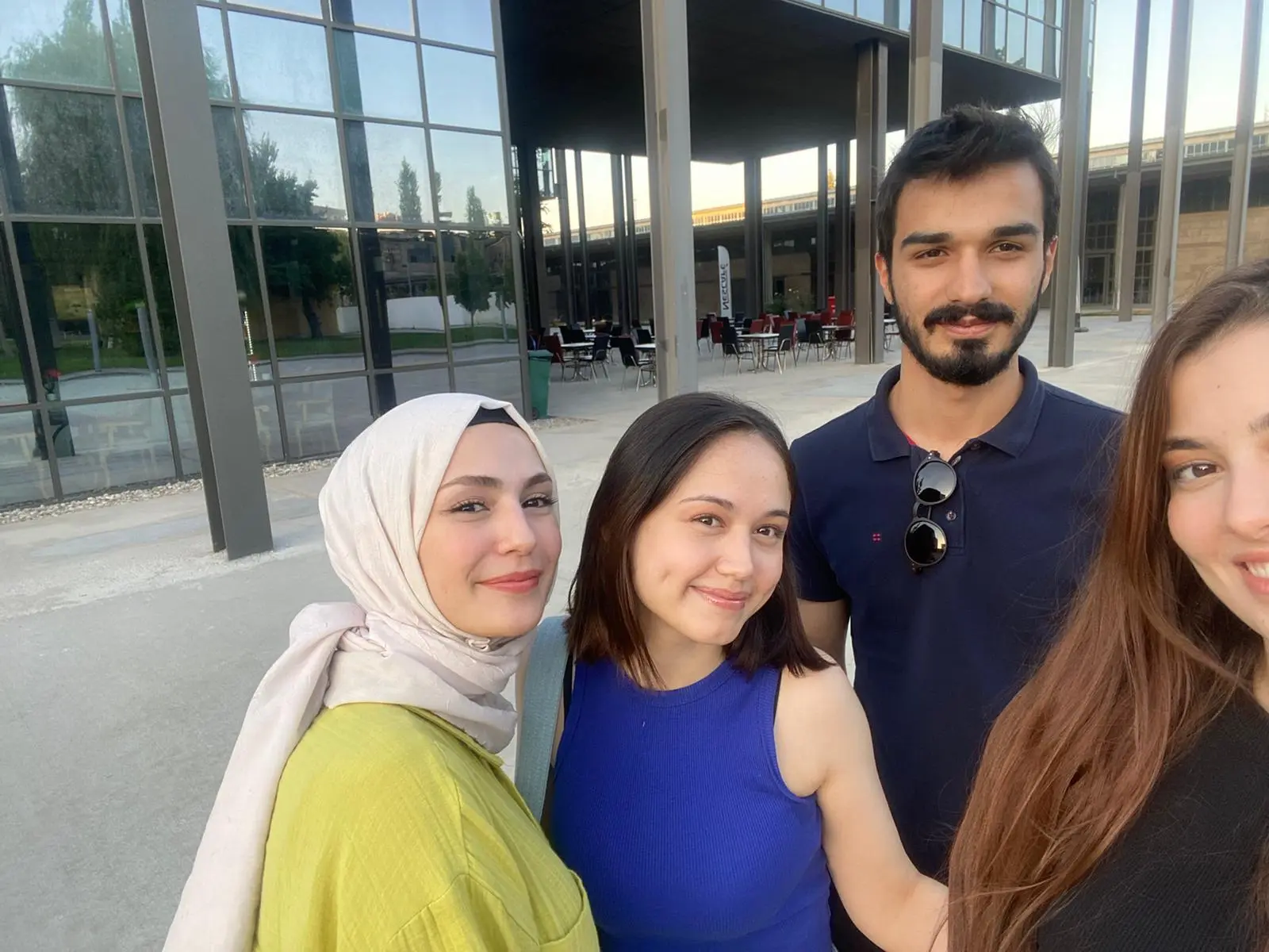 Yardımseverlik Anısı